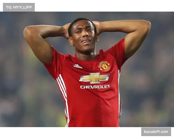 伤情更新：曼联边锋加纳乔因碰撞无法坚持，被安东尼换下